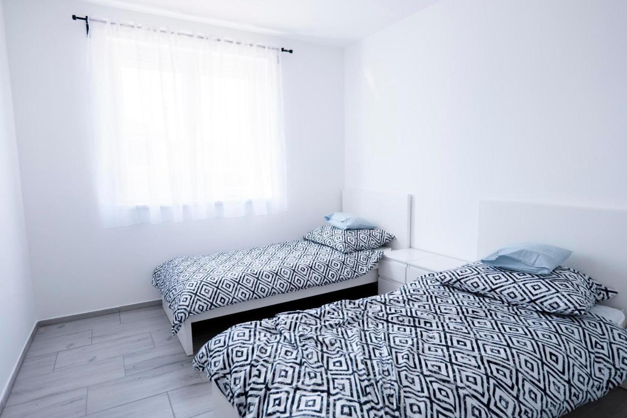 Vivien Vendeghaz 2 Apartment Ordacsehi Екстериор снимка
