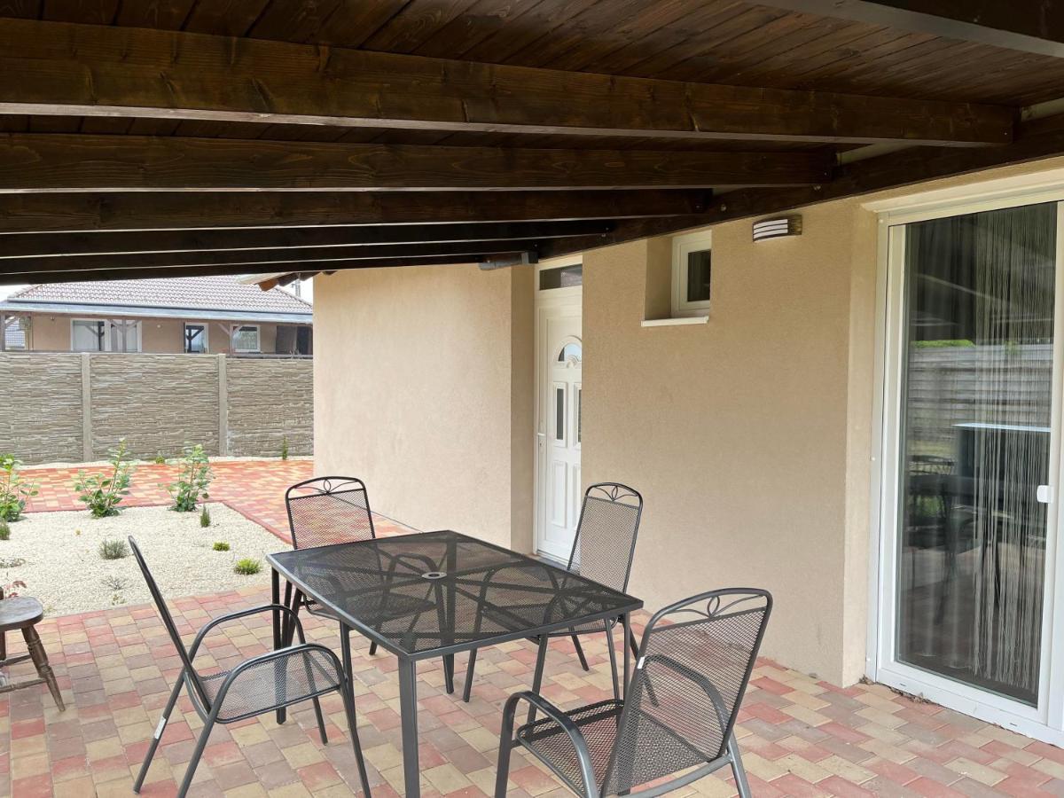 Vivien Vendeghaz 2 Apartment Ordacsehi Екстериор снимка